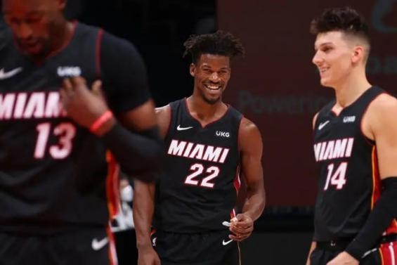  三球34+11+9黄蜂憾负热火出局  